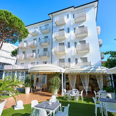 Hotel Bruna B&B Milano Marittima Bagian luar foto