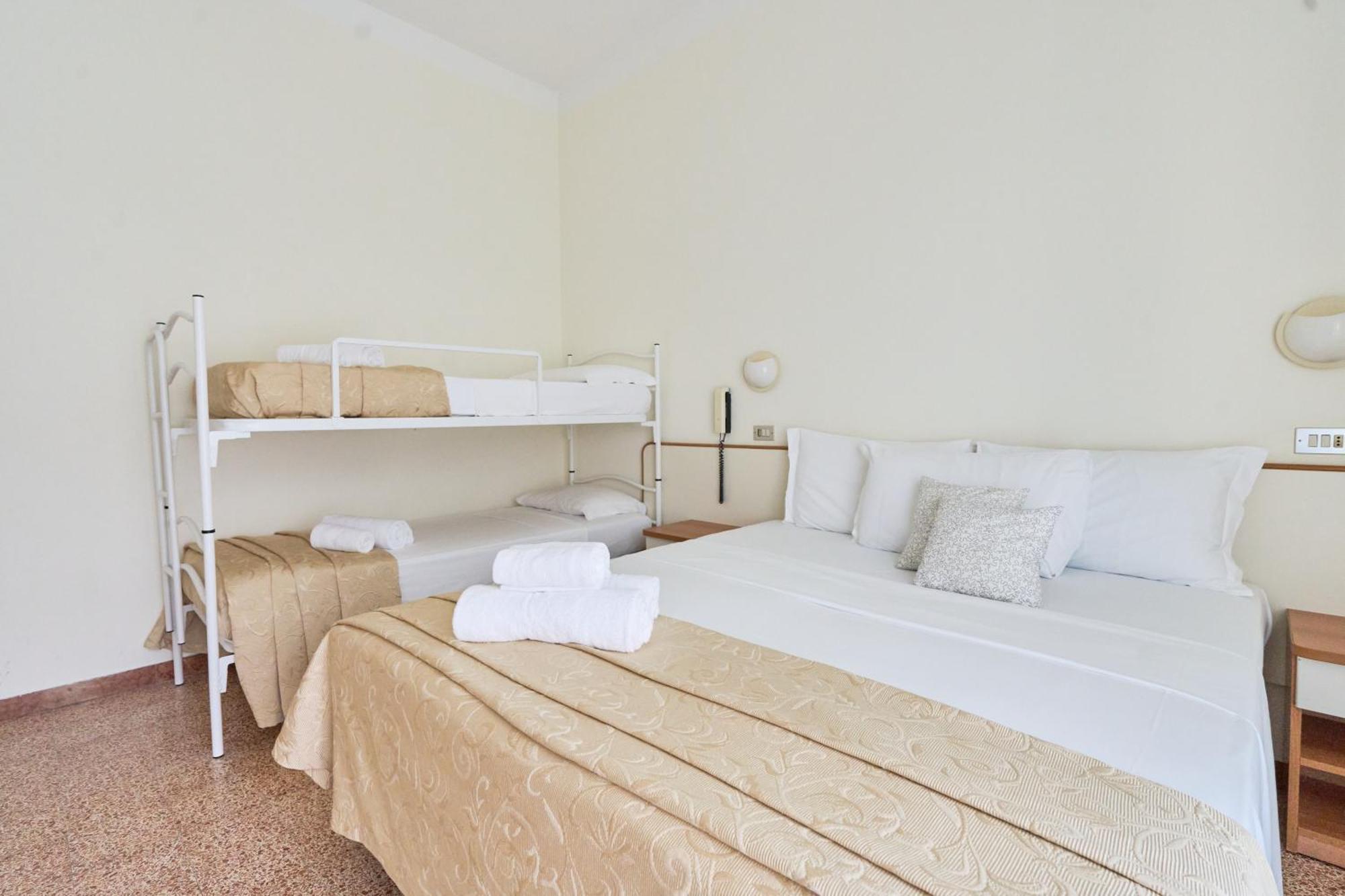 Hotel Bruna B&B Milano Marittima Bagian luar foto