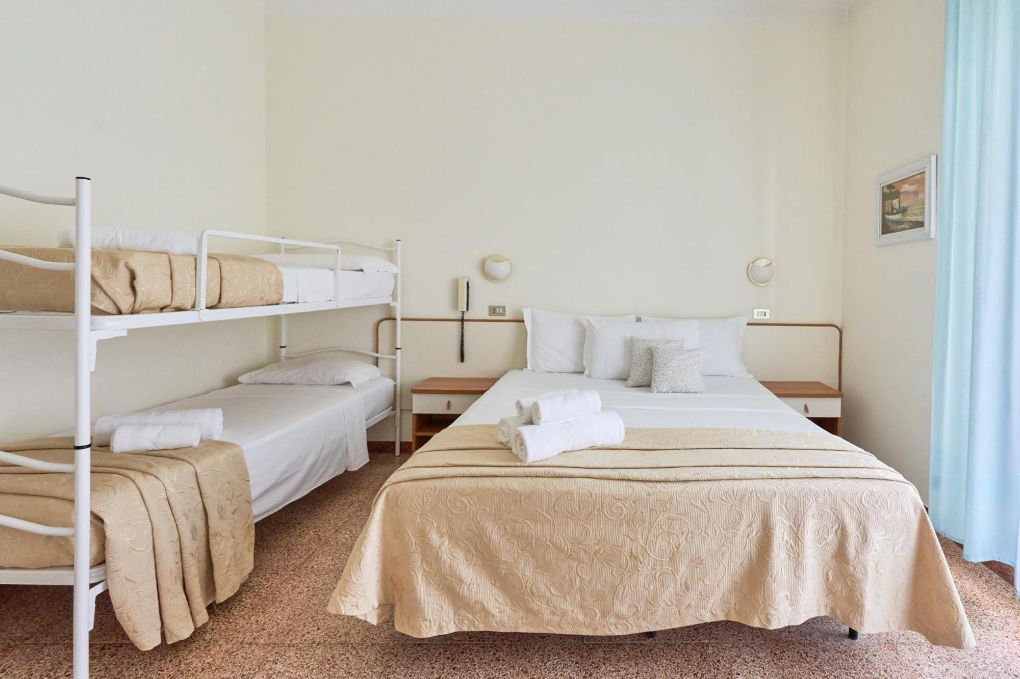 Hotel Bruna B&B Milano Marittima Bagian luar foto