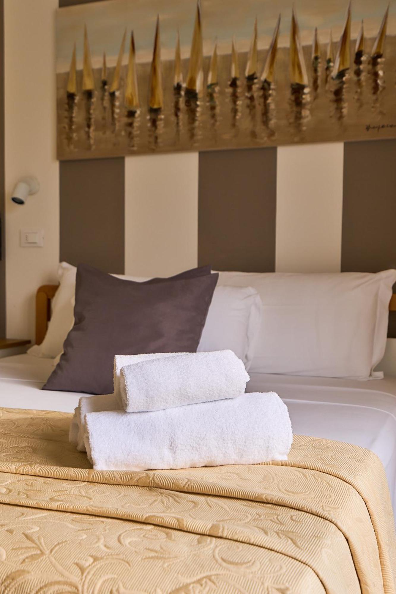 Hotel Bruna B&B Milano Marittima Bagian luar foto
