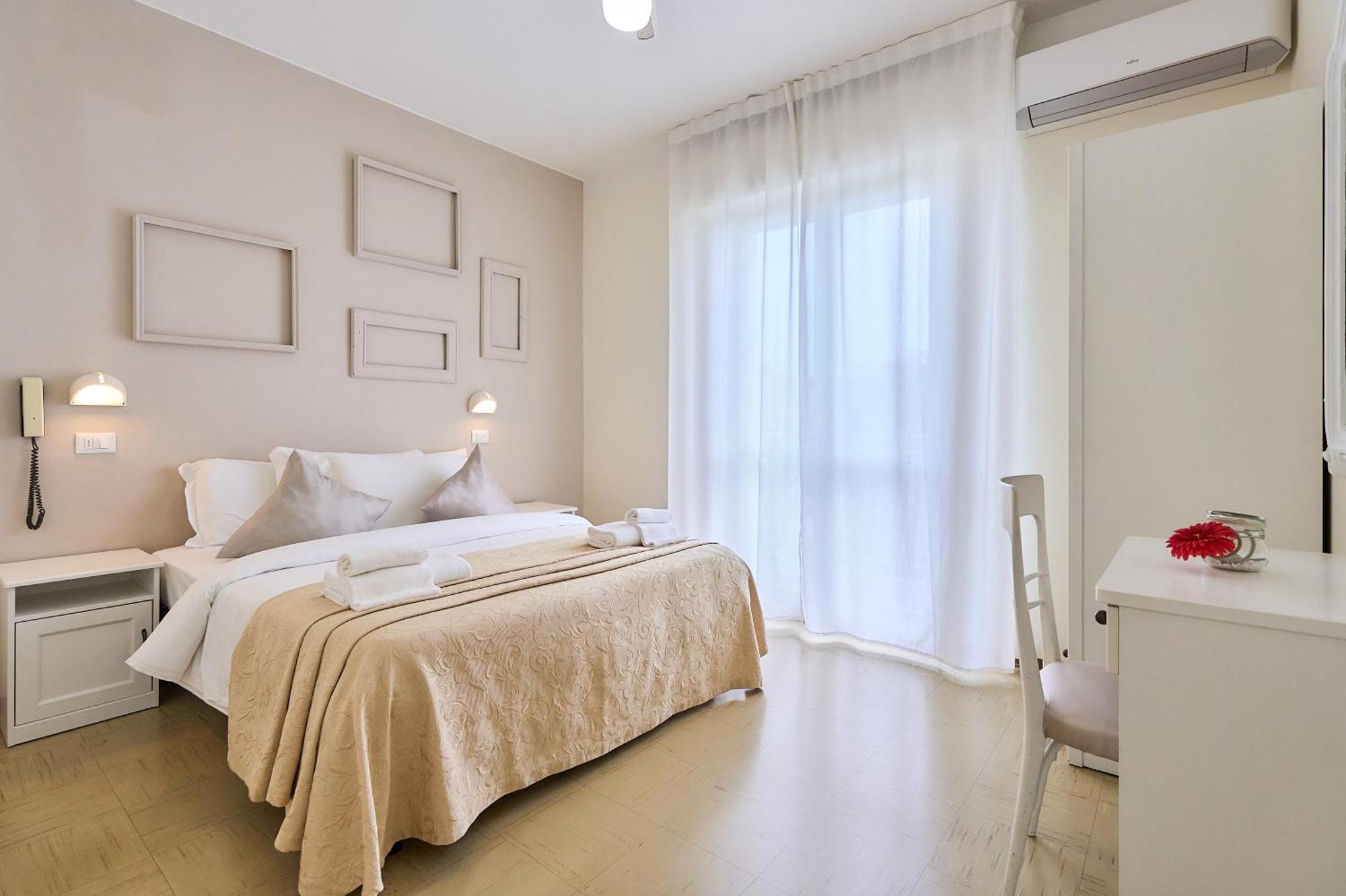 Hotel Bruna B&B Milano Marittima Bagian luar foto