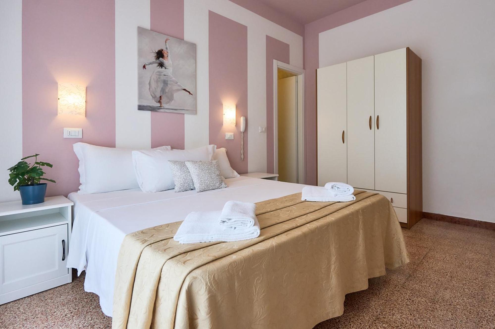 Hotel Bruna B&B Milano Marittima Bagian luar foto
