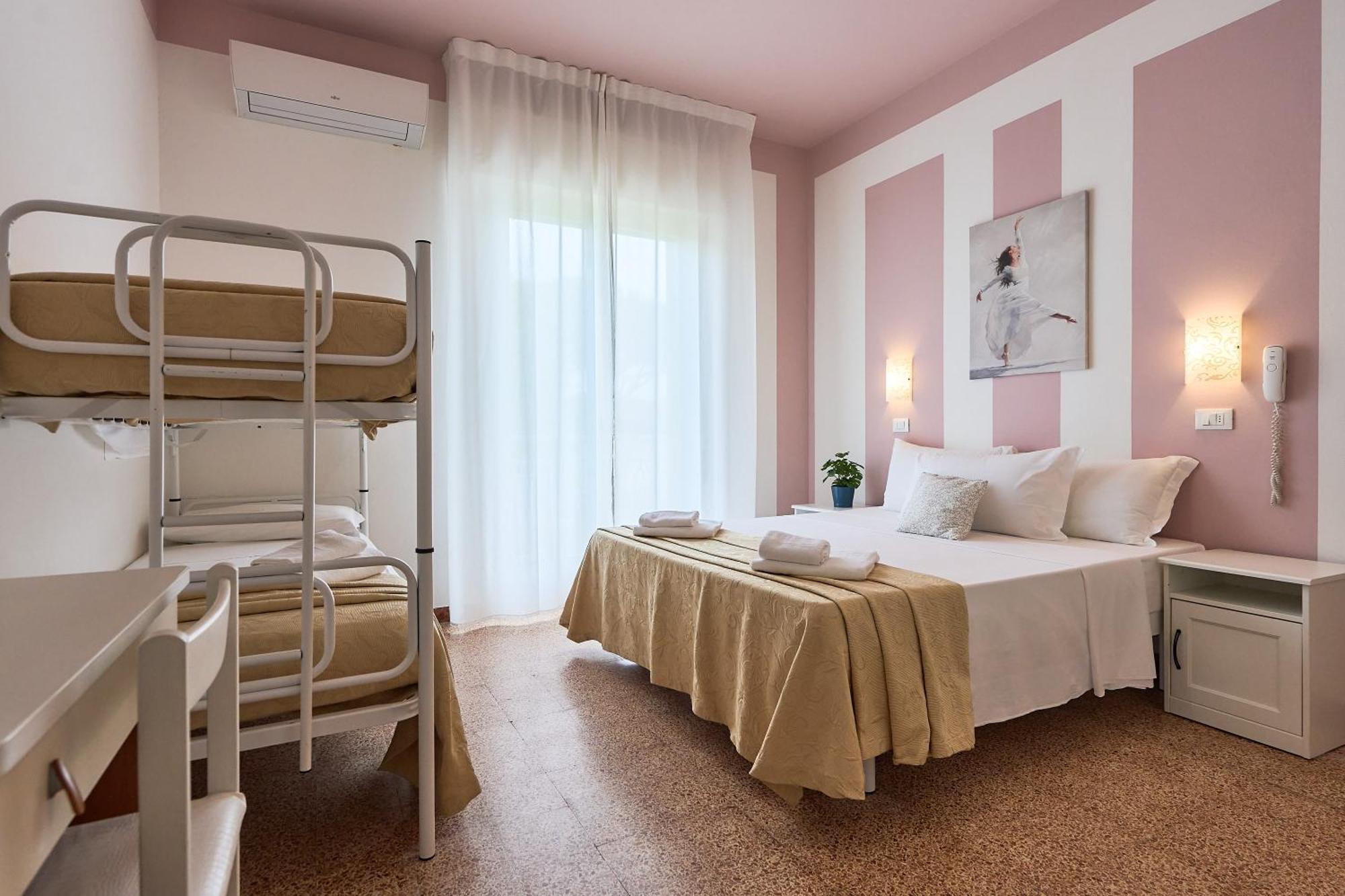 Hotel Bruna B&B Milano Marittima Bagian luar foto