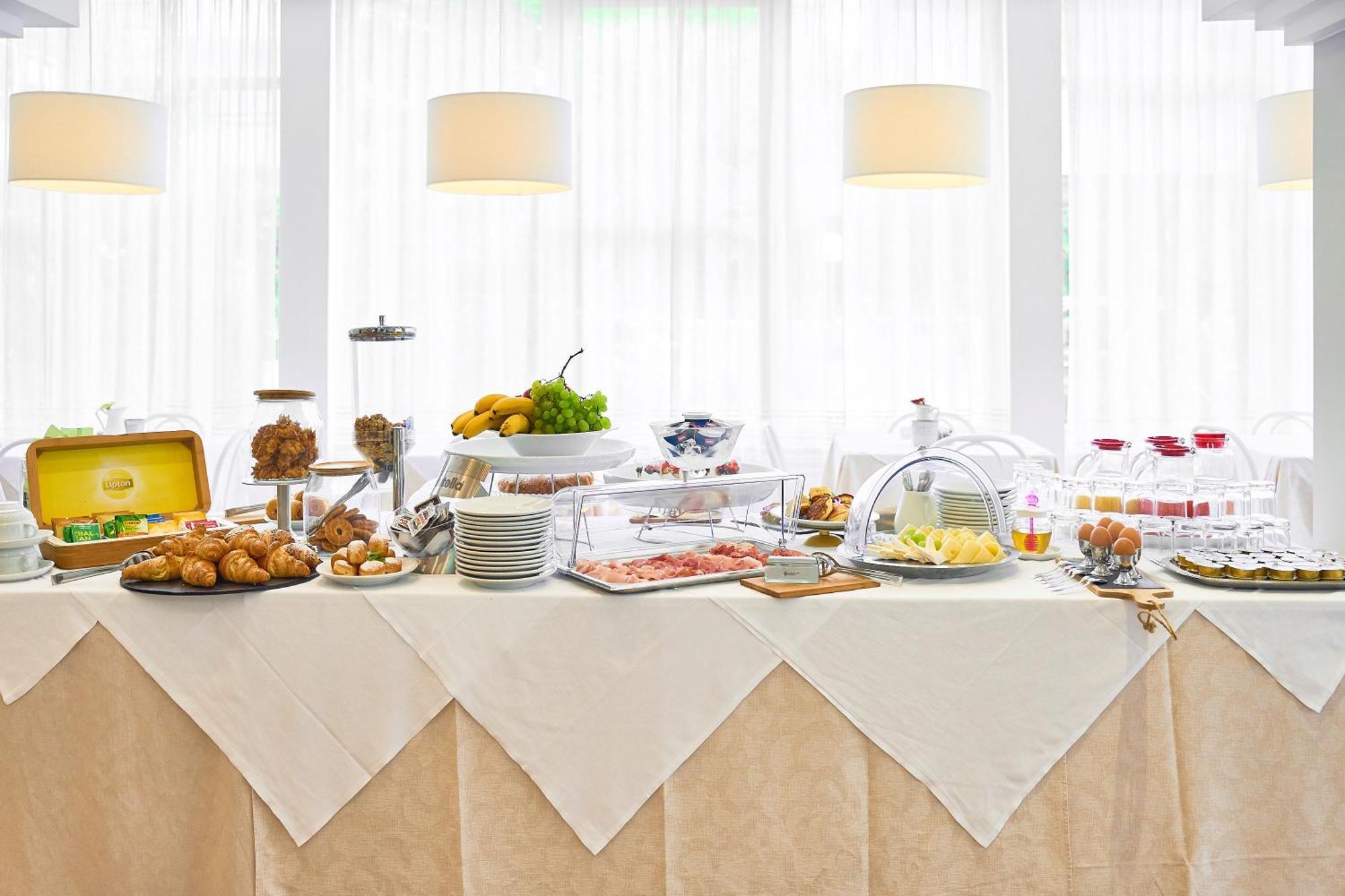 Hotel Bruna B&B Milano Marittima Bagian luar foto