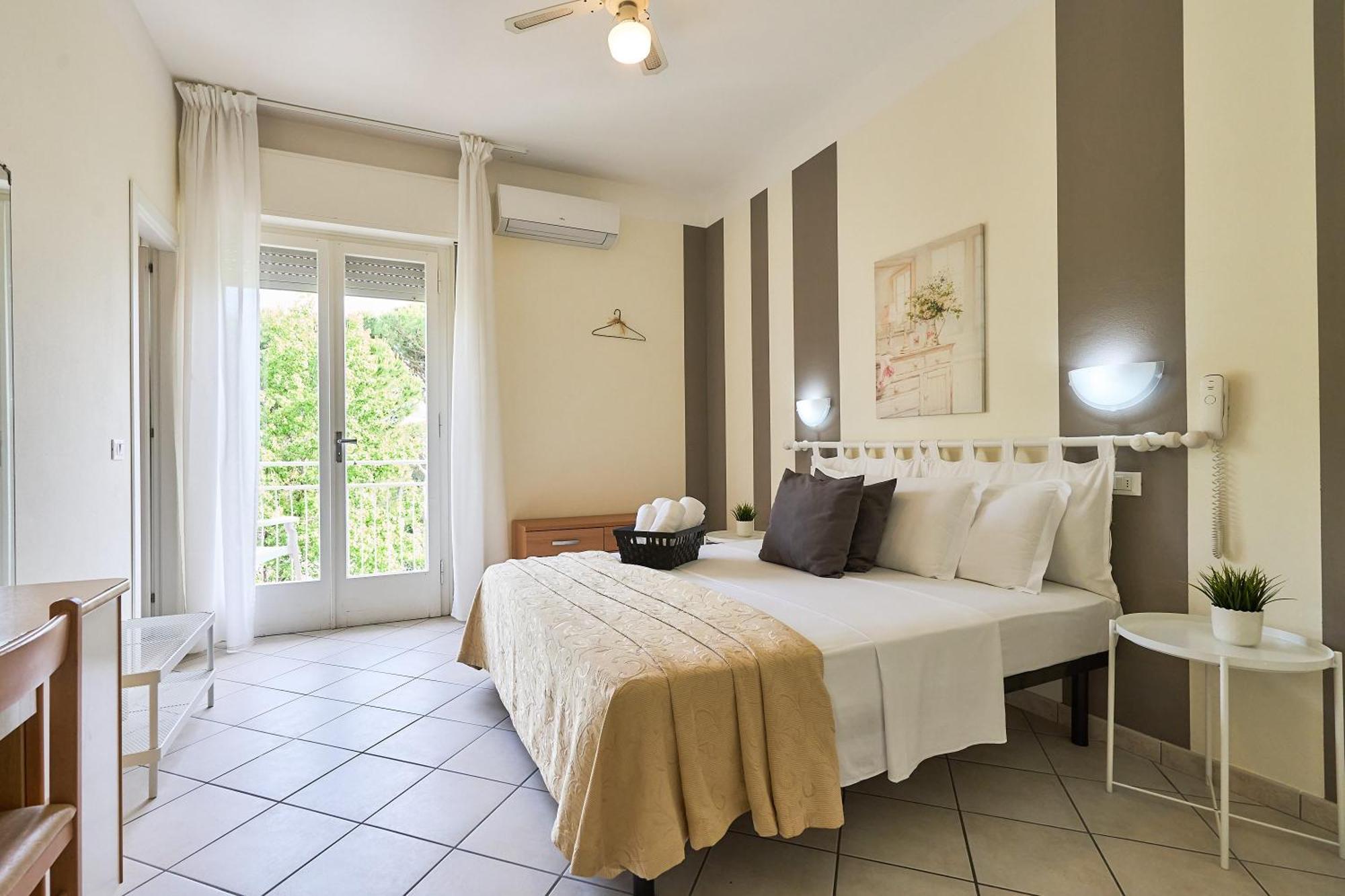 Hotel Bruna B&B Milano Marittima Bagian luar foto