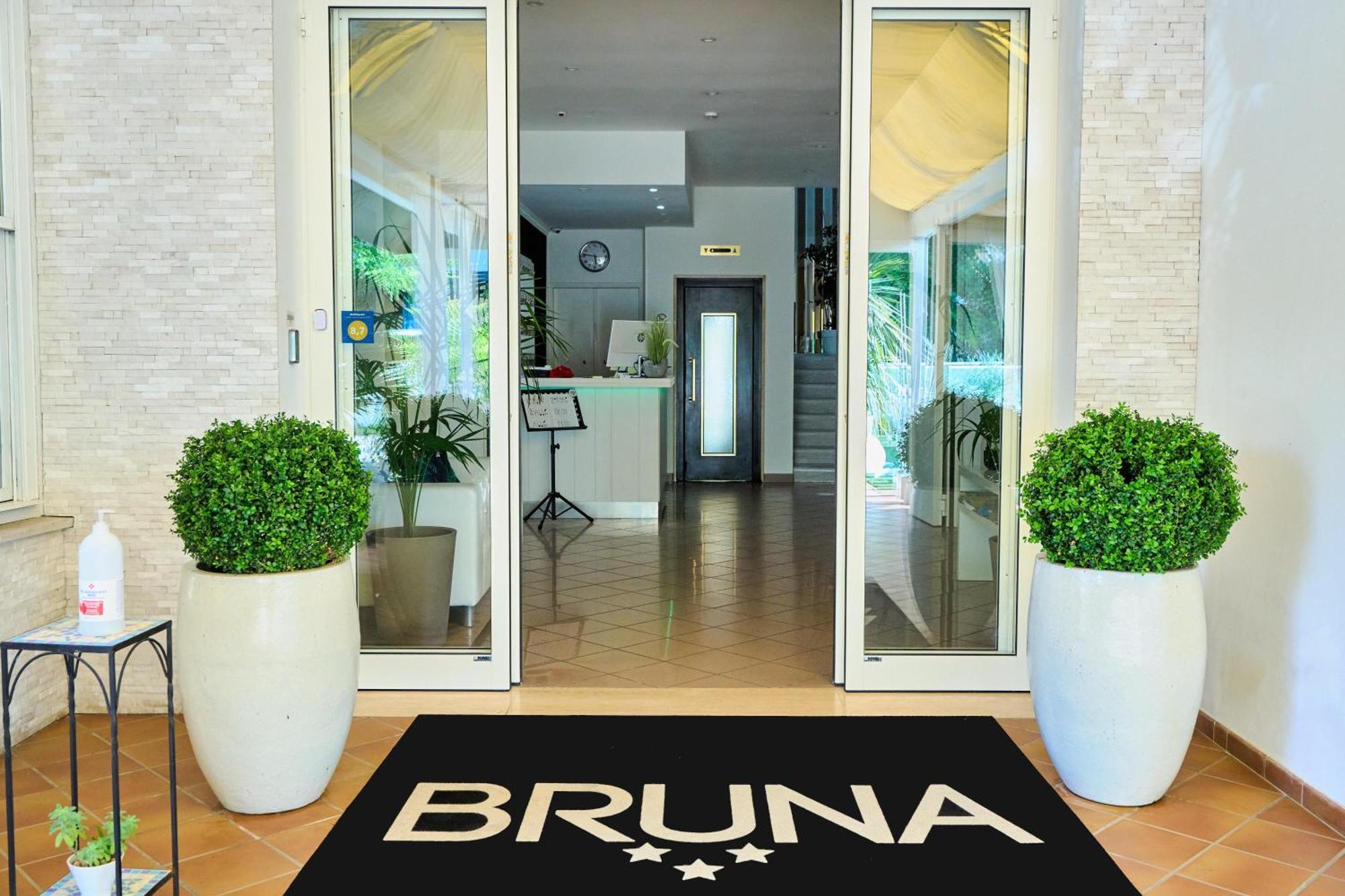 Hotel Bruna B&B Milano Marittima Bagian luar foto