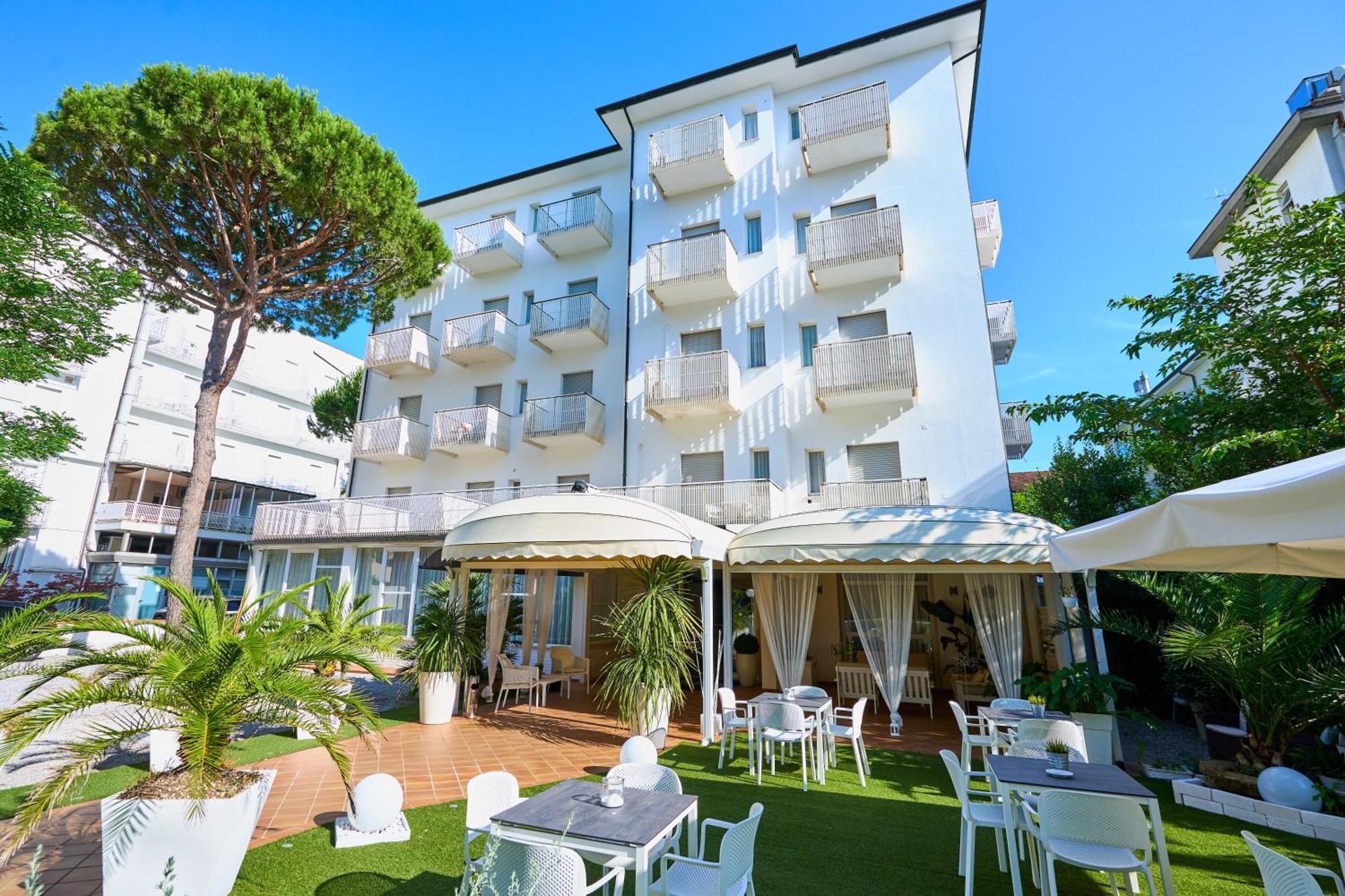 Hotel Bruna B&B Milano Marittima Bagian luar foto