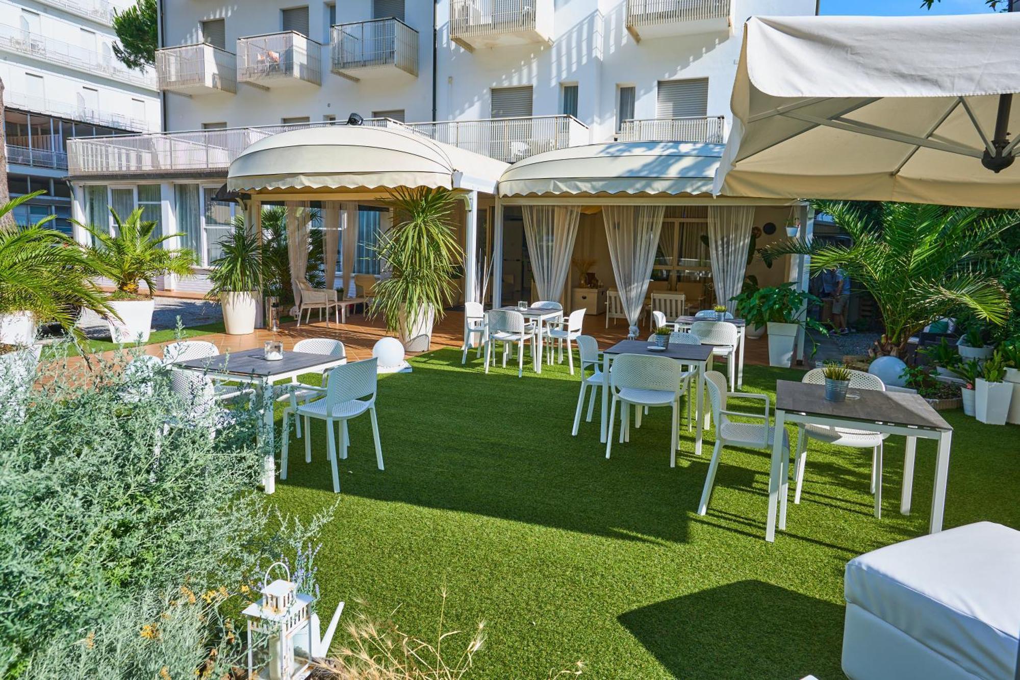 Hotel Bruna B&B Milano Marittima Bagian luar foto