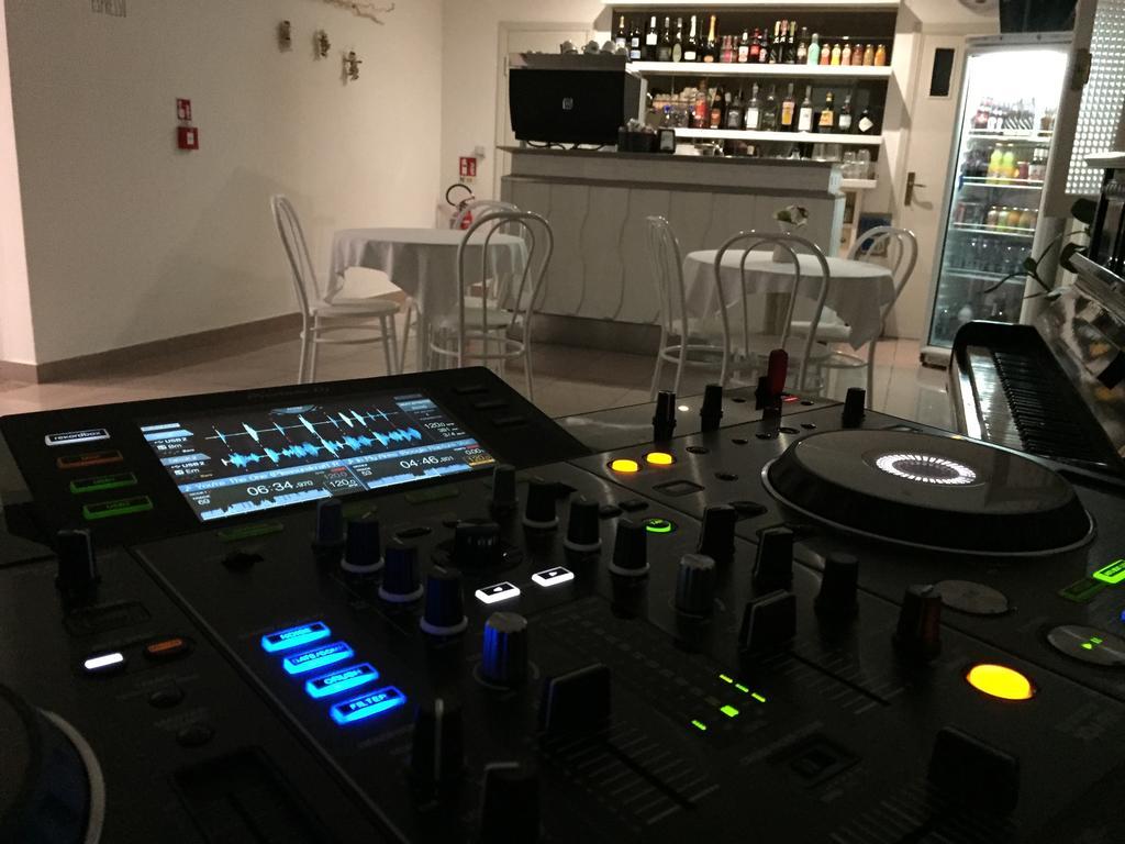 Hotel Bruna B&B Milano Marittima Bagian luar foto