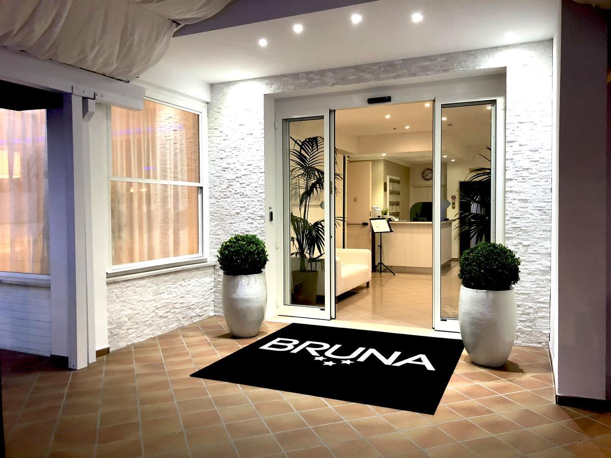 Hotel Bruna B&B Milano Marittima Bagian luar foto