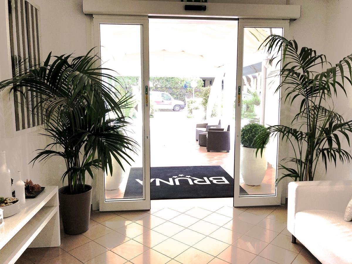 Hotel Bruna B&B Milano Marittima Bagian luar foto