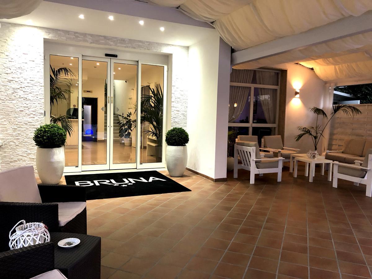 Hotel Bruna B&B Milano Marittima Bagian luar foto